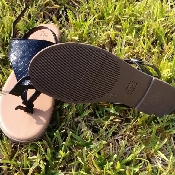 Time and tru sandels - Picture 4 of 4